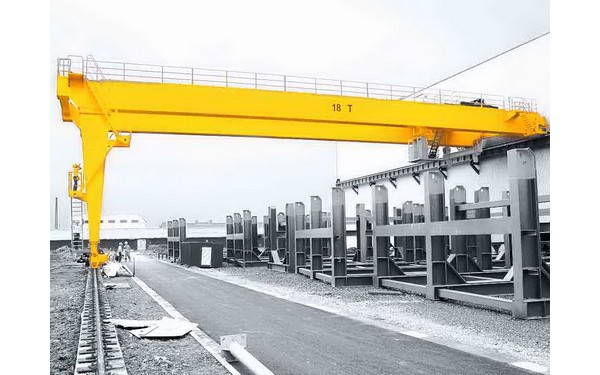 18T�Wʽ�W��(bi��o)���Tʽ���ؙC 18t European standard semi-gantry crane